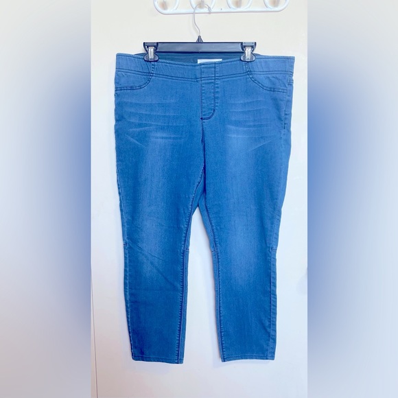 Kenneth Cole, women's pull on, denim Jean , high waist, stretch - Picture 3 of 8